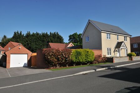 Alcina Way, 3 bedroom Detached House for sale, £445,000