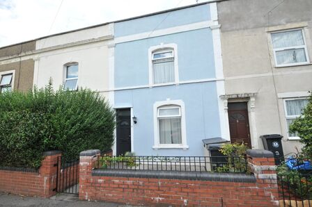 3 bedroom Mid Terrace House for sale