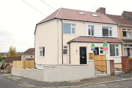 Northend Avenue, 3 bedroom End Terrace House to rent, £1,500 pcm