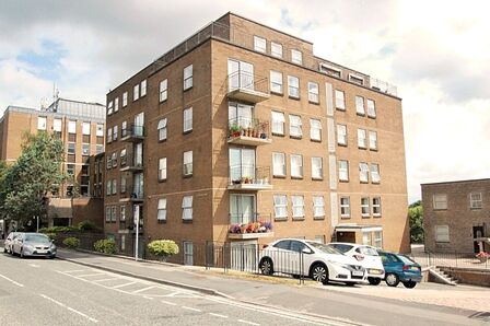 Temple Street, 2 bedroom  Flat to rent, £1,150 pcm