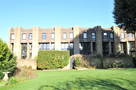 2 bedroom Mid Terrace House for sale