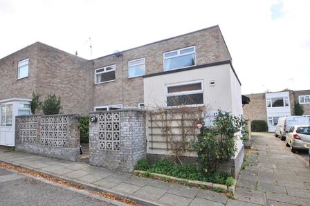 St. Johns Court, 3 bedroom End Terrace House for sale, &pound;295,000