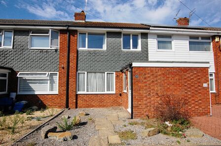 3 bedroom Mid Terrace House for sale