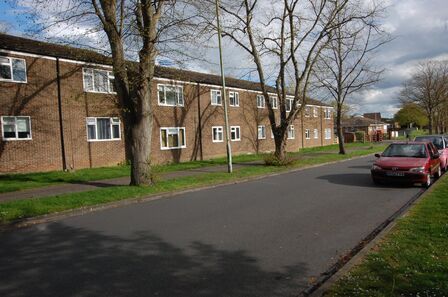 Hurricane Road, 2 bedroom Flat for sale, &pound;150,000