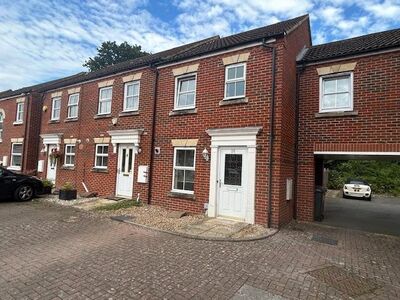 Walker Crescent, 3 bedroom End Terrace House to rent, £1,850 pcm