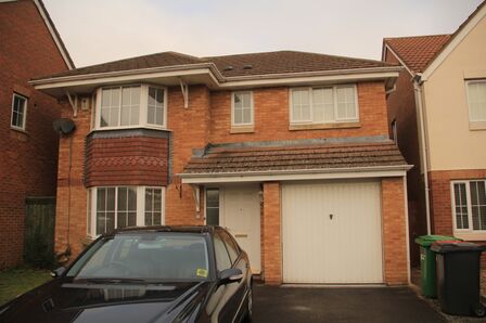 Blunden Drive, 4 bedroom Detached House to rent, &pound;2,500 pcm
