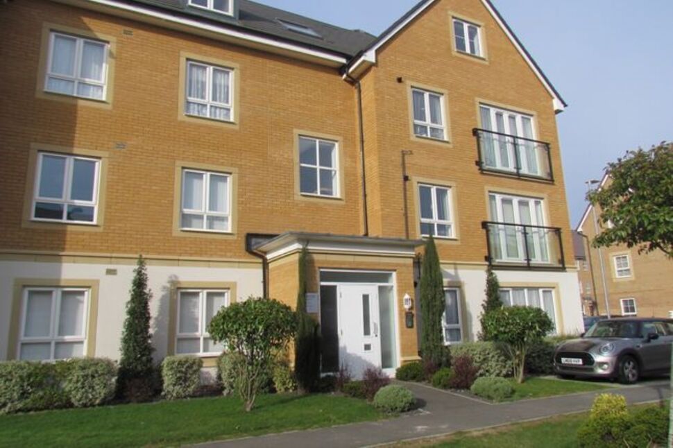 Main image of 2 bedroom Flat to rent, 23 Kenyon Way, Langley, Berkshire, SL3