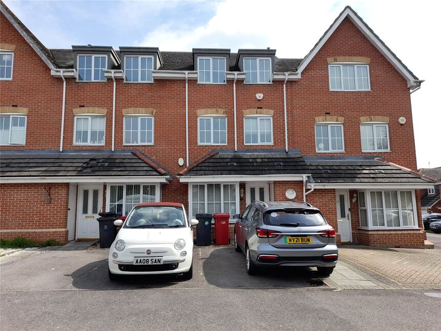 Main image of 3 bedroom Mid Terrace House to rent, Broomfield Gate, Slough, Berkshire, SL2