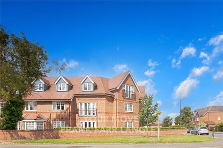 Larchfield Road, 2 bedroom  Flat for sale, £410,000