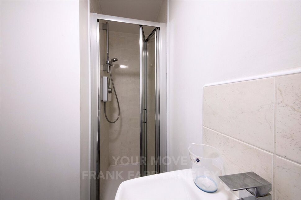 3 bedroom Mid Terrace House for sale, Kenyon Way, Langley, SL3 £550,000