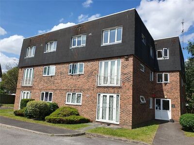 High Street, 1 bedroom  Flat for sale, £190,000
