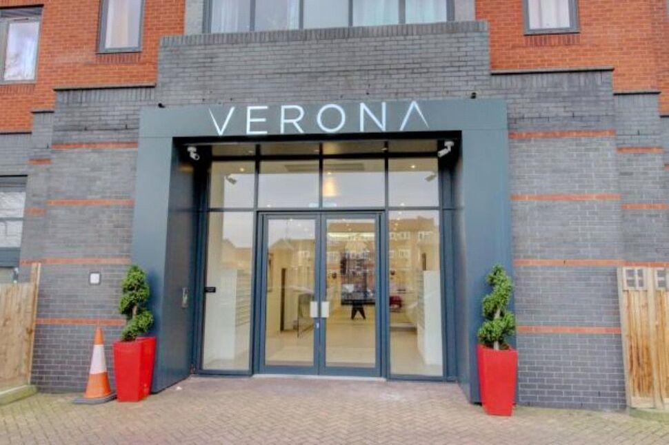 Main image of 1 bedroom Flat to rent, Wellington Street, Slough, Berkshire, SL1