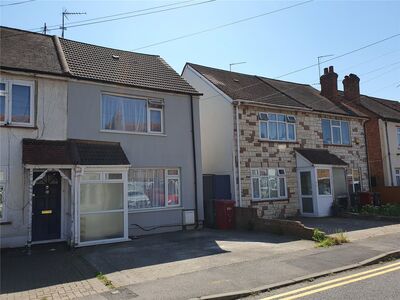 St. Johns Road, 3 bedroom Semi Detached House to rent, £2,000 pcm