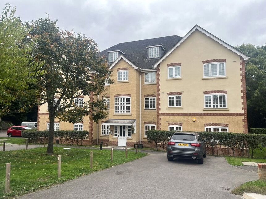 Main image of 2 bedroom  Flat to rent, Hurworth Avenue, Slough, Berkshire, SL3