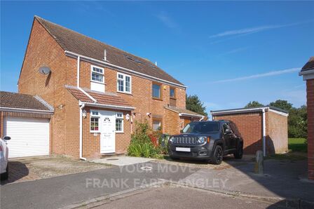 Rochfords Gardens, 3 bedroom Semi Detached House to rent, £2,000 pcm