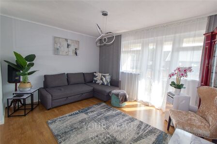 Churchill Road, 1 bedroom Flat for sale, &pound;240,000