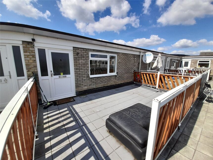 Main image of 2 bedroom  Flat to rent, High Street, Langley, Berkshire, SL3