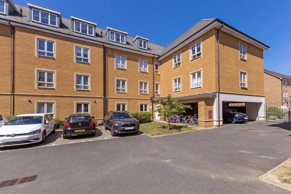 Main image of 2 bedroom Flat to rent, Kenyon Way, Slough, Berkshire, SL3