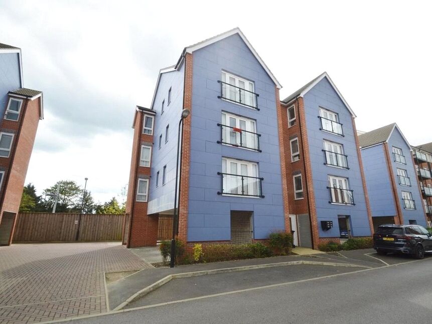 Main image of 2 bedroom Flat for sale, Chadwick Road, Slough, Berkshire, SL3