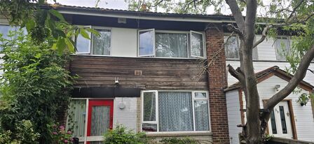 2 bedroom Mid Terrace House for sale