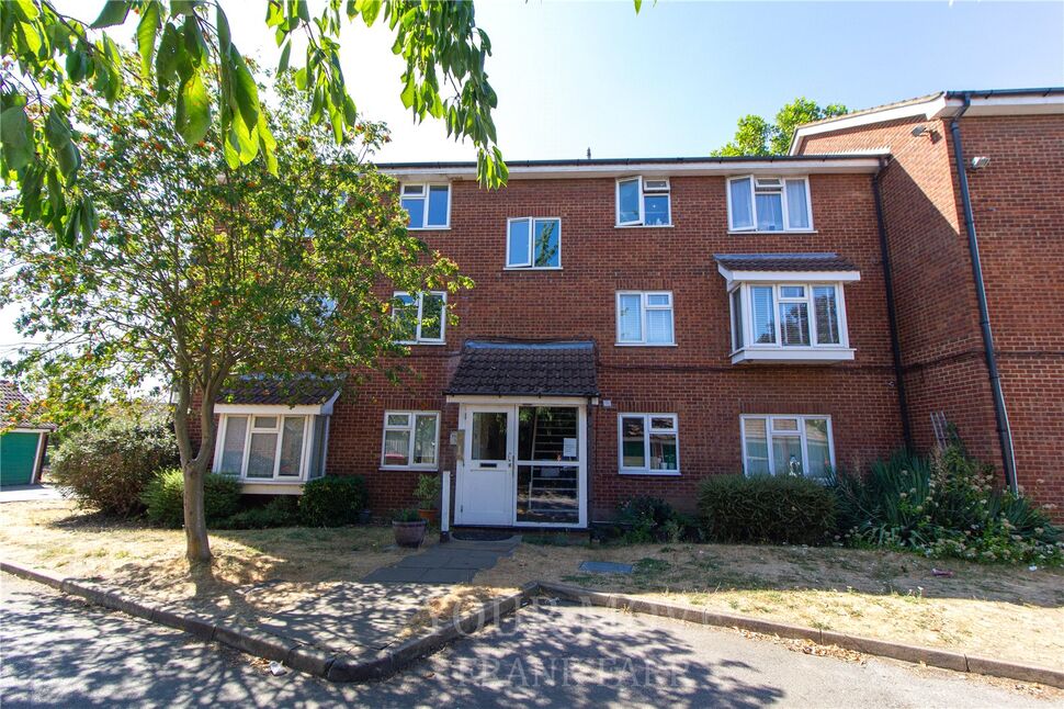 Main image of 2 bedroom Flat for sale, High Street, Langley, Berkshire, SL3