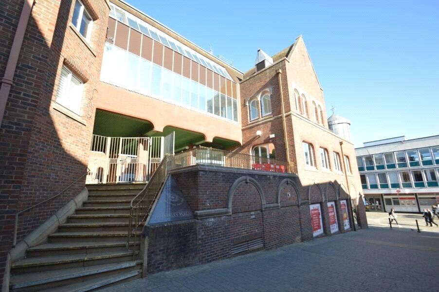 Main image of 1 bedroom Flat for sale, Amberley Place, Windsor, Berkshire, SL4