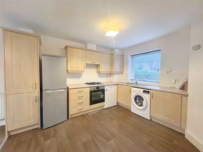 3 bedroom Mid Terrace House to rent