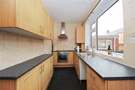 3 bedroom Mid Terrace House to rent