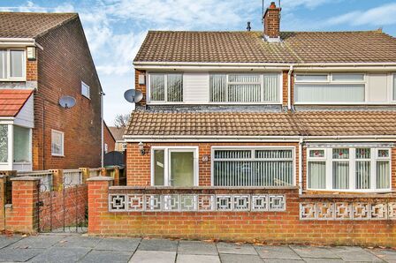 Yewtrees, 3 bedroom Semi Detached House to rent, &pound;800 pcm