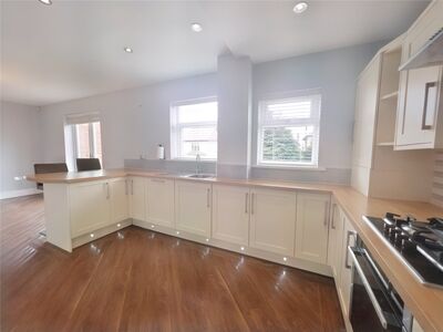 Thornlea Gardens, 4 bedroom Semi Detached House to rent, &pound;1,600 pcm