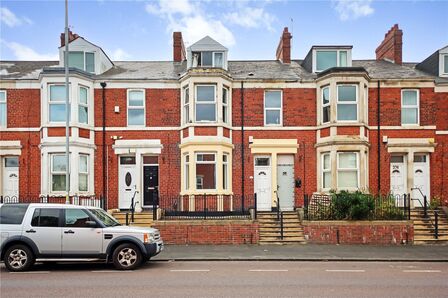 Sunderland Road, 2 bedroom  Flat for sale, £80,000