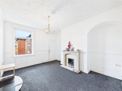 Stanhope Road, 3 bedroom Flat to rent, &pound;550 pcm