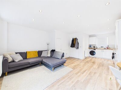 2 bedroom Mid Terrace House to rent