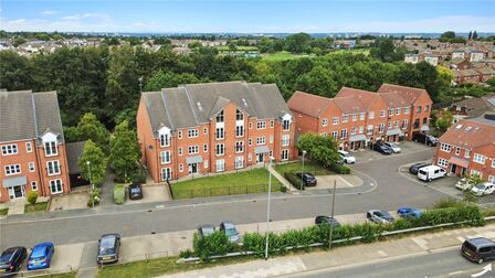 The Willows, 2 bedroom  Flat for sale, £112,000