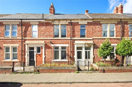5 bedroom Mid Terrace House for sale