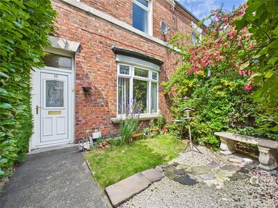 4 bedroom Mid Terrace House for sale