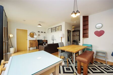 Marigold Avenue, 2 bedroom  Flat for sale, £95,000