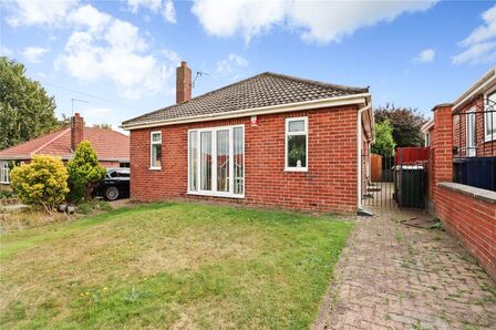 Westacres Avenue, 3 bedroom Detached Bungalow to rent, £1,100 pcm