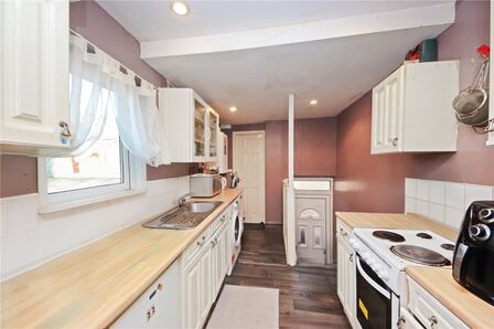 Brinkburn Avenue, 2 bedroom Flat to rent, &pound;700 pcm