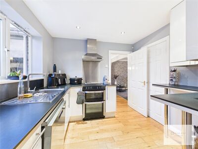 Grayling Road, 4 bedroom Detached House for sale, &pound;320,000