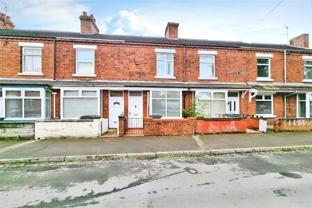 Neville Street, 2 bedroom Mid Terrace House to rent, £750 pcm