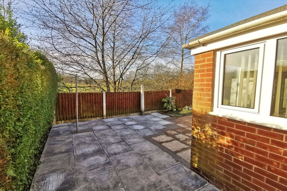 2 bedroom House to rent, Wrenbury Crescent, StokeonTrent, ST2 £800 pcm