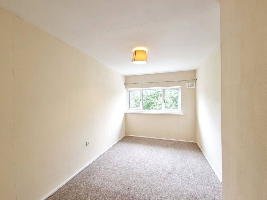 2 bedroom House to rent, Wrenbury Crescent, StokeonTrent, ST2 £800 pcm