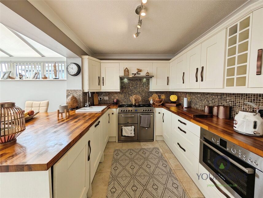 Kitchen / dining