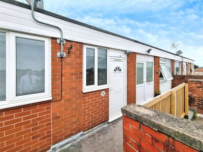 Southall Way, 2 bedroom  Flat to rent, £650 pcm