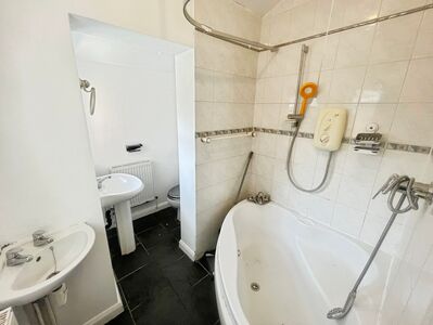 3 bedroom Mid Terrace House to rent