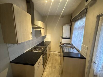 2 bedroom Mid Terrace House to rent