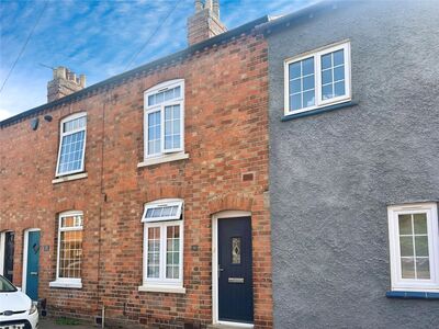 3 bedroom Mid Terrace House for sale