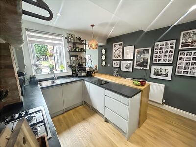 3 bedroom Mid Terrace House for sale