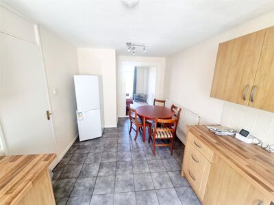 Warwick Court, 4 bedroom Mid Terrace House for sale, &pound;175,000